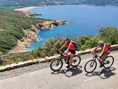 Pobřeží Korsiky na kole